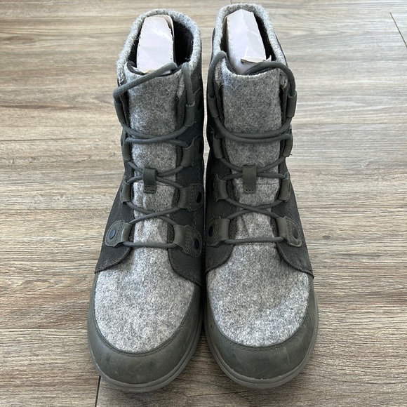 Sorel Explorer Joan Boots in Coal/Carbon - Picture 2 of 6